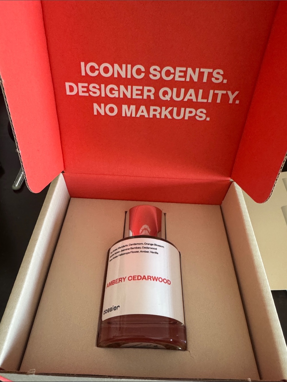 Dossier Ambery Cedarwood